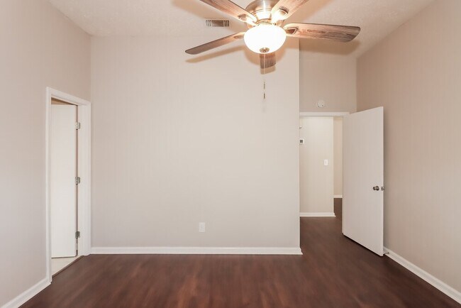 Building Photo - 20810 Union Park Dr