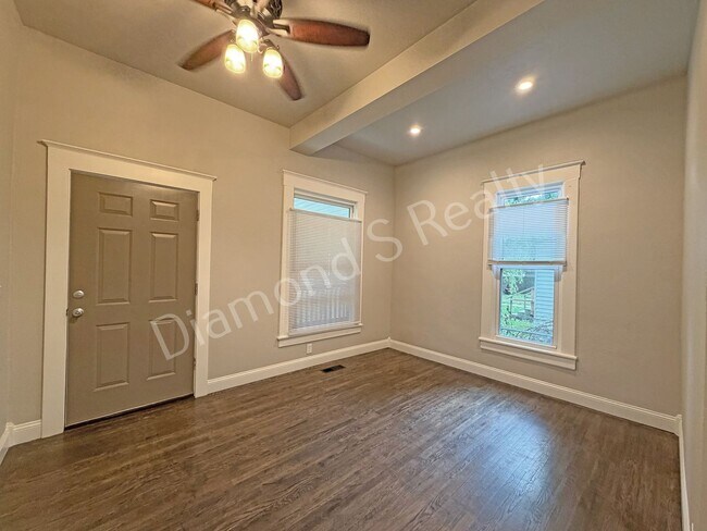 Building Photo - Beautifully Updated 4 Bedroom Home Available Now