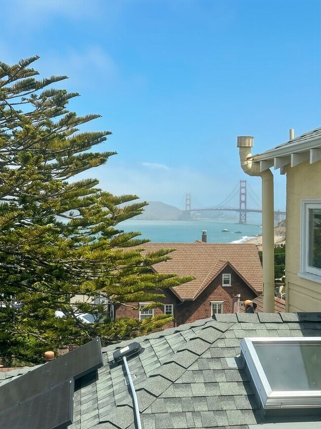 Building Photo - Beautiful 4BR+/3.5BA Edwardian Single-Fami...