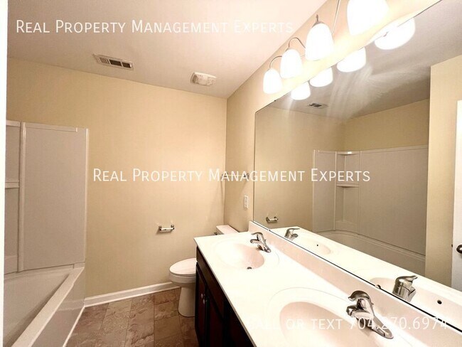 Building Photo - 1243 Farm Branch Dr SW