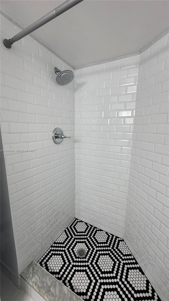 Building Photo - 212 Lake Pointe Dr