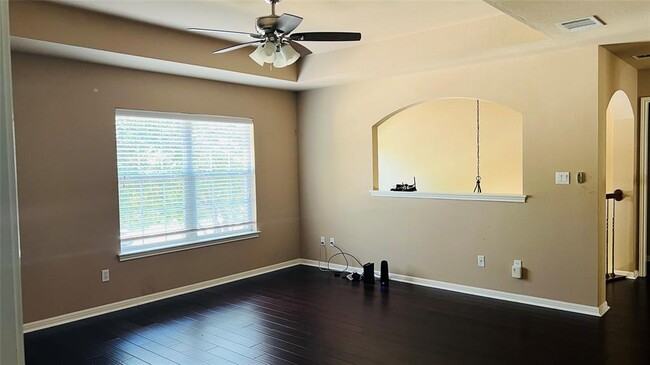 Building Photo - 513 Fallen Oaks Dr