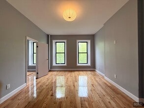 Building Photo - 1.5 Bedroom + Private Outdoor Space