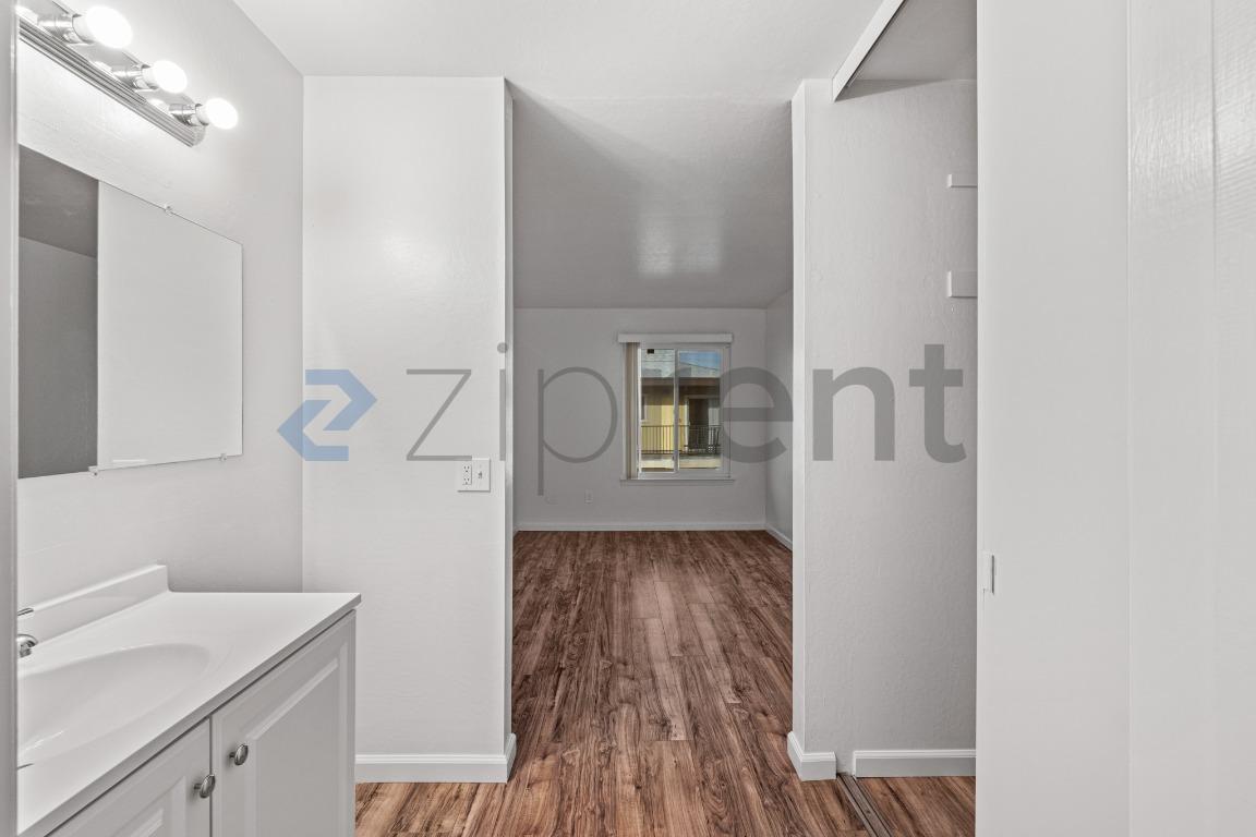 Building Photo - 100 Village Dr