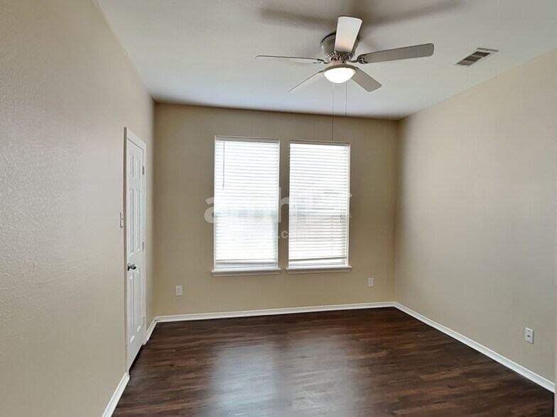 Building Photo - 4807 Chase Court Dr