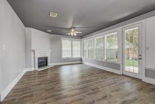Building Photo - 16806 Ivy Wild Ln