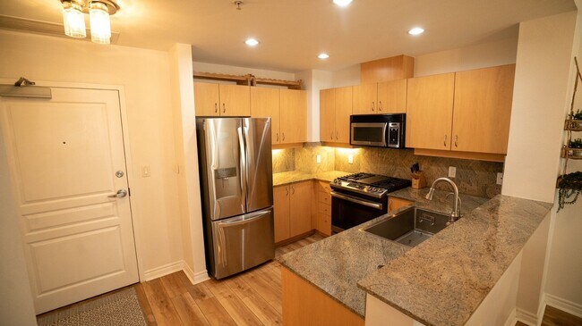 Building Photo - Elevate Your Lifestyle: Luxurious North-Facing Residence with Stunning Courtyard Views