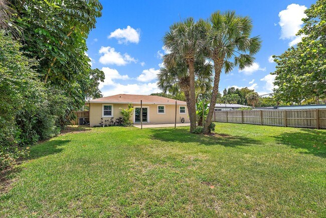 Building Photo - 2559 Conroy Dr
