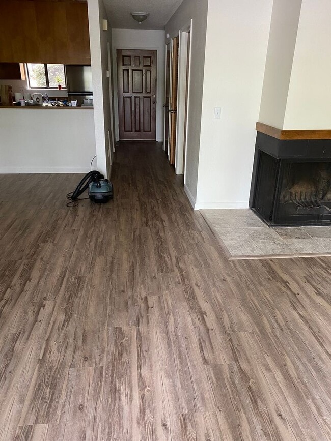 Building Photo - Kingsbury Greens HOA 2 bedroom 1 1/2 bath in Alta Sierra