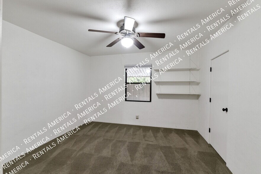 Building Photo - 4841 E 3rd St