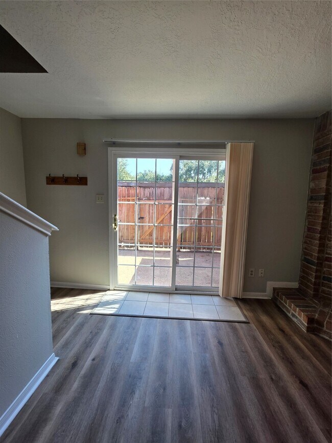 Building Photo - 1969 Country Village Blvd