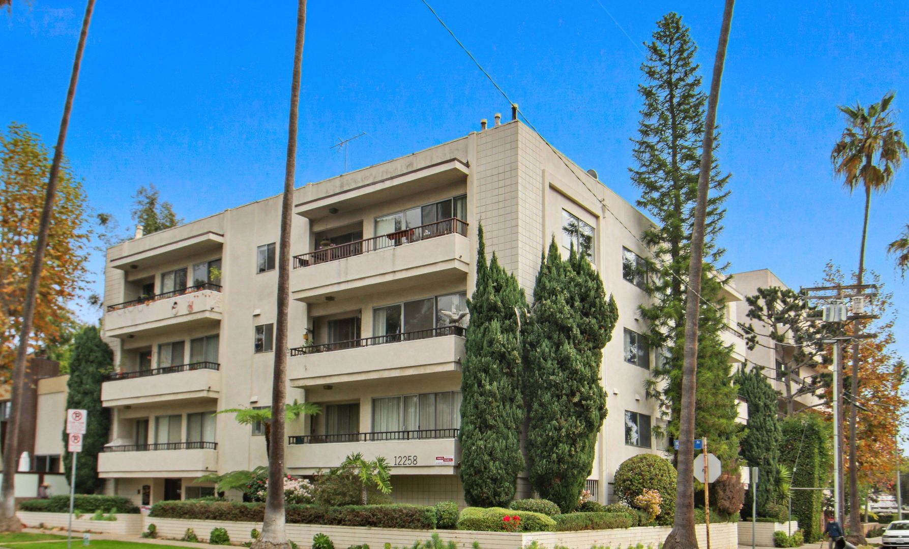 Building Photo - 12258 Montana Ave