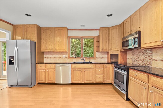 Building Photo - 122 Deforest Rd