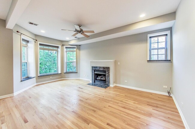 Building Photo - 825 W Cuyler Ave