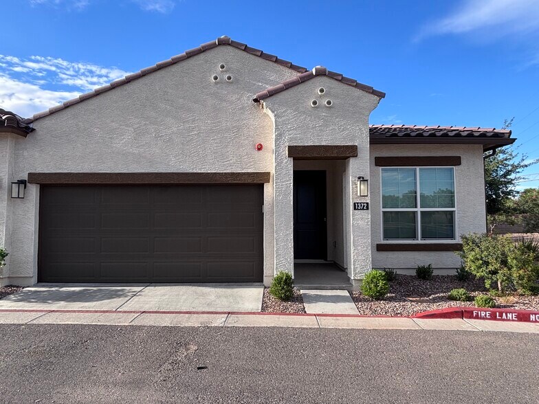 Primary Photo - 1255 N Arizona Ave