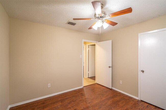 Building Photo - 1815 Ripple Creek Dr