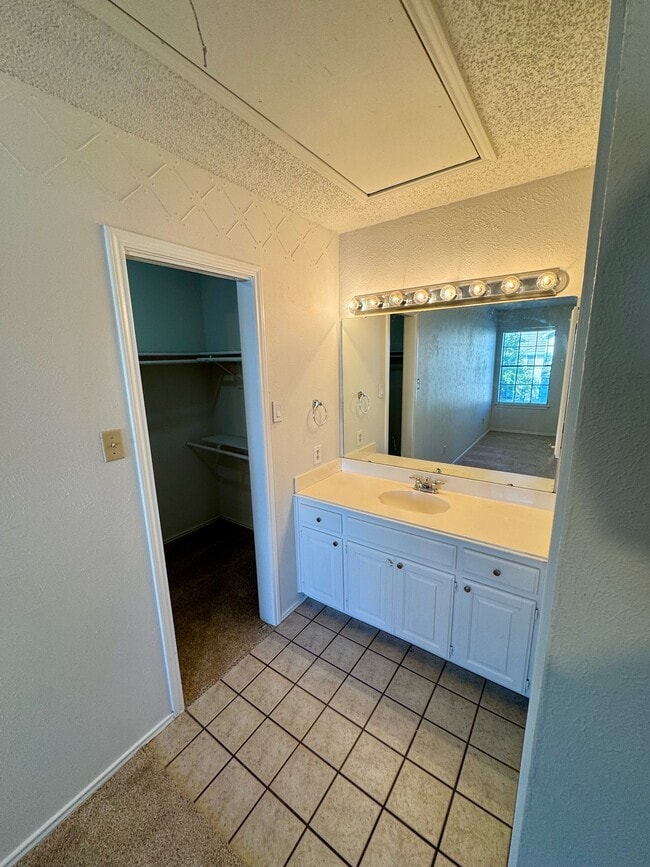 Building Photo - 625 Manco Rd