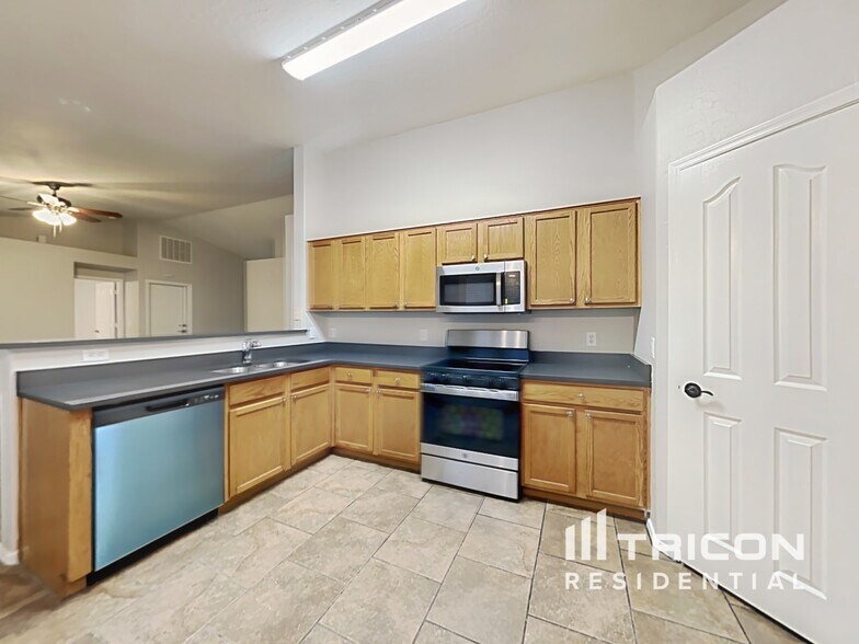 Building Photo - 4314 S Emery St