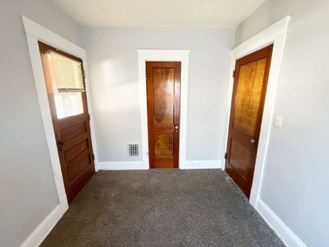 Building Photo - 4 BED 1 BATH SINGLE FAMILY HOME IN CLEVELAND!