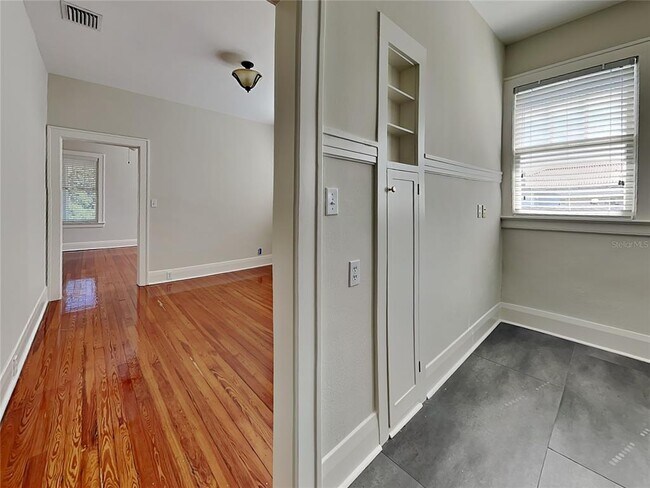 Building Photo - 1806 W Morrison Ave