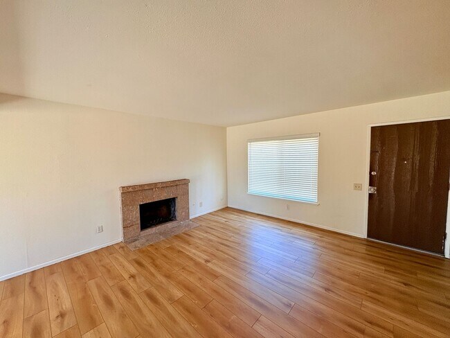 Building Photo - 4 Bedroom House in Spring Valley