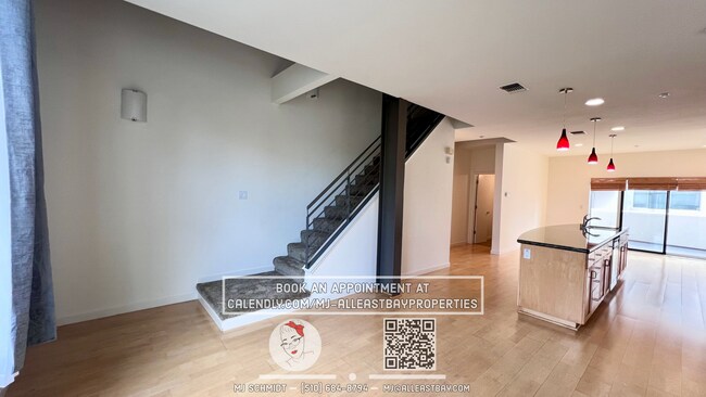 Building Photo - Contemporary three-story Live/Work Townhou...