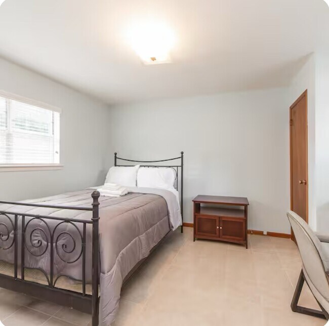 Building Photo - 5542 Turtle Creek Rd