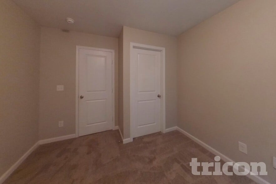 Building Photo - 2300 Shady Dr