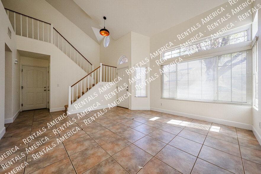 Building Photo - 1140 N Cambridge St