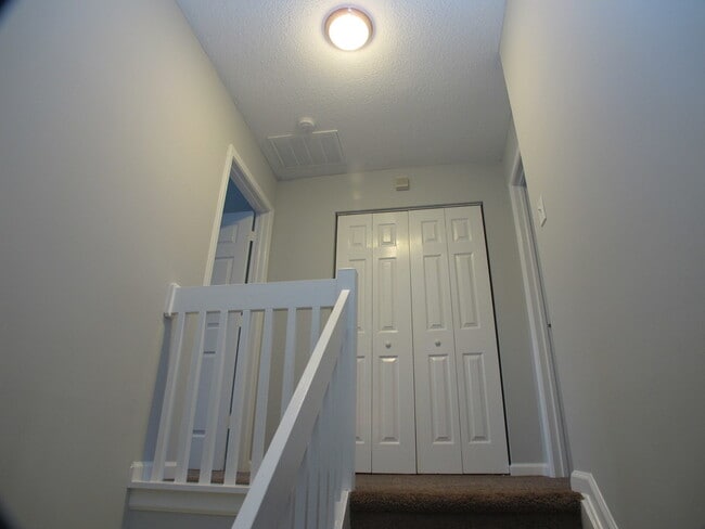 Building Photo - Pristine 2 bedroom, 2.5 bath Townhome located in the Roxborough Community!