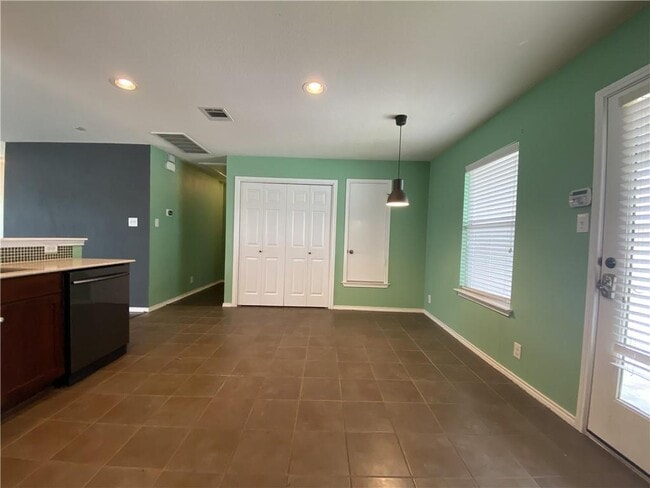 Building Photo - 600 Gabriel Mills Dr
