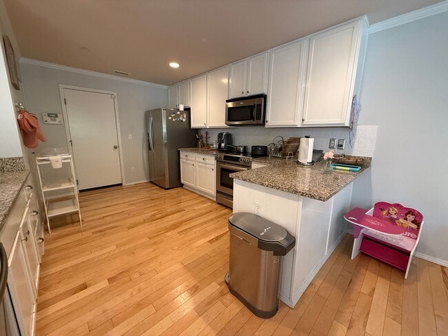 Building Photo - 3 Bedroom DuPont Home for Rent