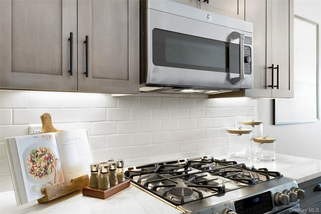 Building Photo - 990 Corporate Dr