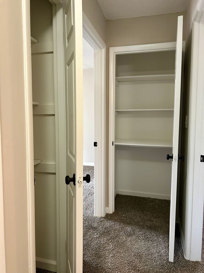 Building Photo - 1 Robin Ct