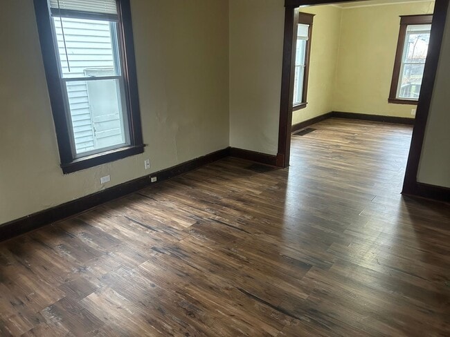 Building Photo - 3 Bedroom House