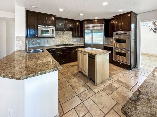 Building Photo - Beautiful Marina Hills Home!