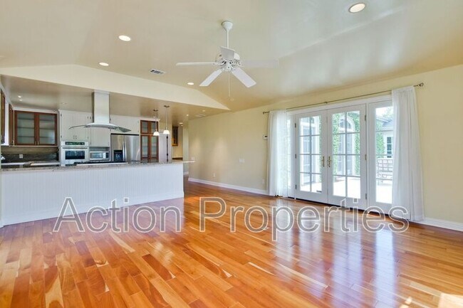 Building Photo - 450 Juanita Way