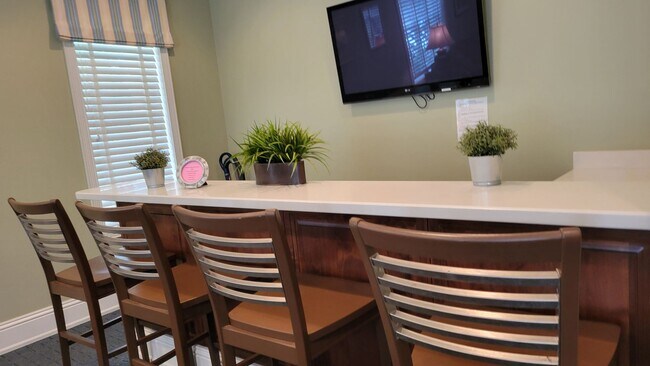 Building Photo - Annual UNfurnished 2/2 ground floor condo ...