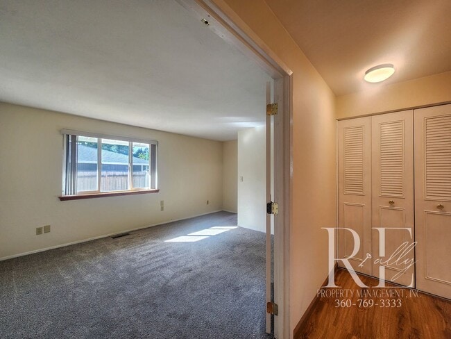 Building Photo - Spacious 4-Bedroom Rambler with Fenced Yar...