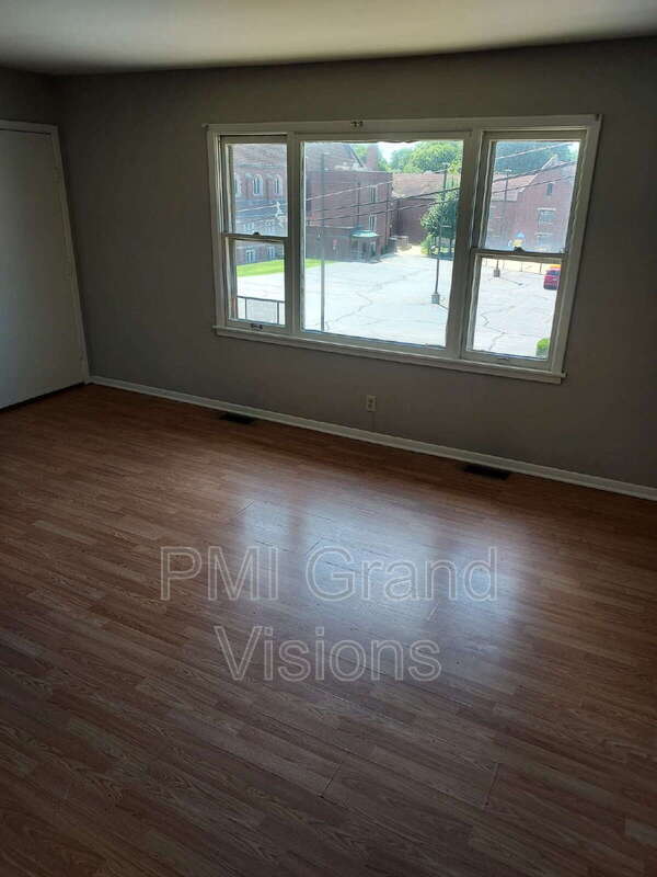 Building Photo - 340 N Monroe St