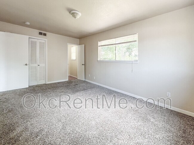 Building Photo - 2400 SW 63rd St