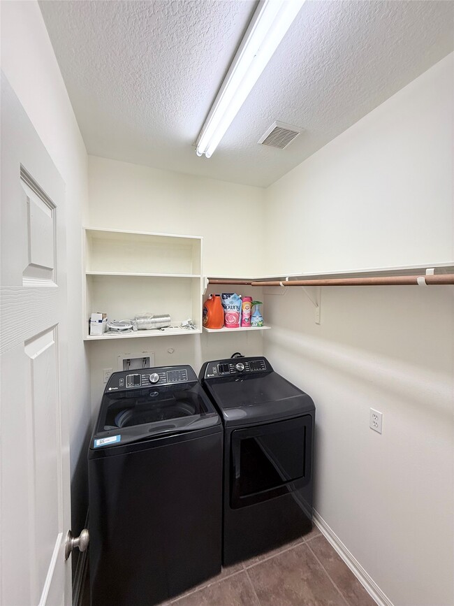 Building Photo - 18406 S Roaring River Ct