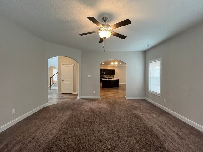 Building Photo - Welcome to Stateside!