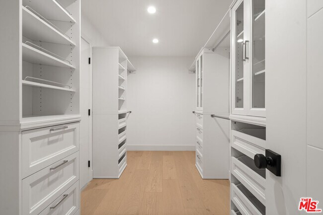 Building Photo - 4824 Saloma Ave