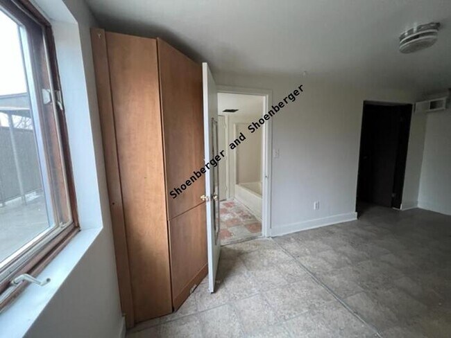 Building Photo - 343 Stewart Street