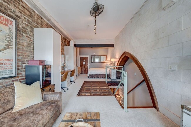 Building Photo - Luxury Furnished River View Condo in the Heart of Downtown Wilmington