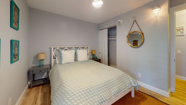 Building Photo - Fully Furnished Condo in La Jolla!! 2 Bedr...