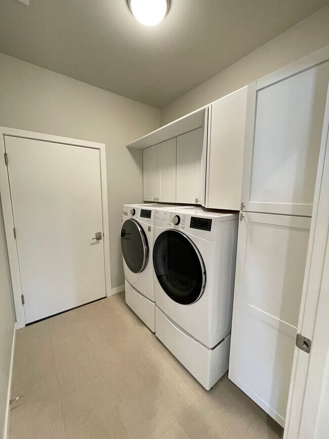 Building Photo - Flexible Living in North Ellensburg