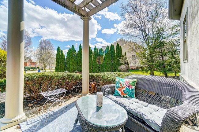 Building Photo - 6655 Traquair Pl