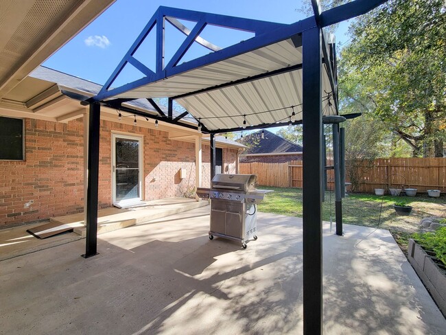 Building Photo - Welcome to your next home in the heart of Downtown Cleveland, Texas! This inviting 3-bedroom, 2-b...